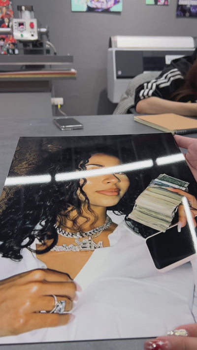 Customized metal paintings capture wonderful moments